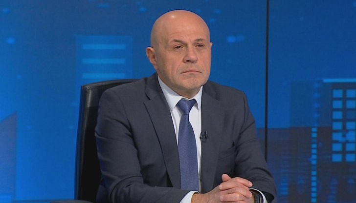 Вицепремиерът допусна вдигане на пенсионните осигуровки само с 1% и търсене на нова "точка на равновесие" Вицепремиерът допусна вдигане на пенсионните осигуровки само с 1% и търсене на нова "точка на равновесие"