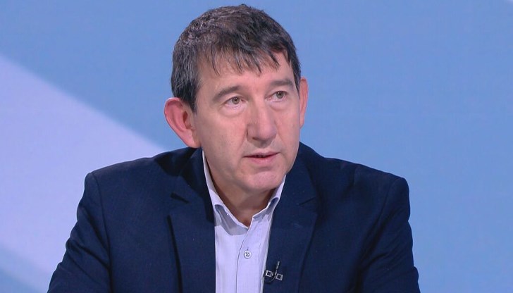 Атанас Атанасов предупреди, че внедряването на новия антивирусен агент прехвърля контрола към "Информационно обслужване"