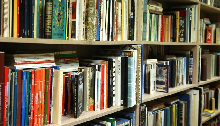 Служителите в Националната библиотека алармират, че доходите на неграмотните растат, докато техните се стопяват Служителите в Националната библиотека алармират, че доходите на неграмотните растат, докато техните се стопяват