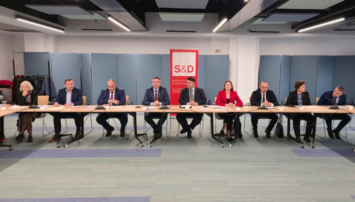 Дора Янкова определи магистралата "Русе - Велико Търново" като приоритет за връзката с Егейско море Дора Янкова определи магистралата "Русе - Велико Търново" като приоритет за връзката с Егейско море