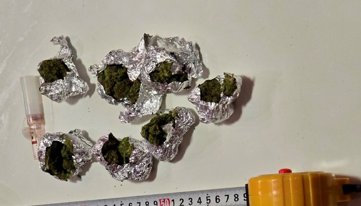 Акцията е проведена в Златица и Пирдоп, иззети са амфетамини и канабис