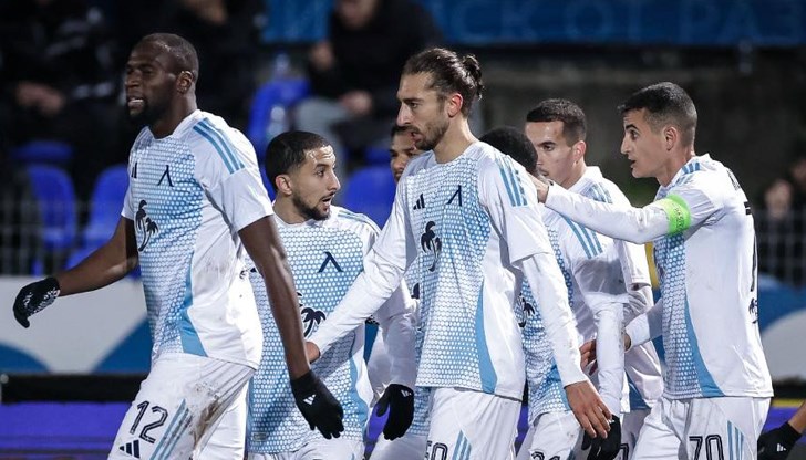 "Сините" дръпнаха с 8 точки в класирането след убедителна игра на стадион "Огоста" "Сините" дръпнаха с 8 точки в класирането след убедителна игра на стадион "Огоста"