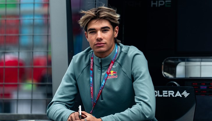 Българинът ще се състезава в последните два кръга за сезона в Катар и Абу Даби Българинът ще се състезава в последните два кръга за сезона в Катар и Абу Даби