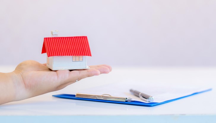 Българите все още не застраховат масово имотите си, въпреки че една полица може да спаси семейния бюджет Българите все още не застраховат масово имотите си, въпреки че една полица може да спаси семейния бюджет