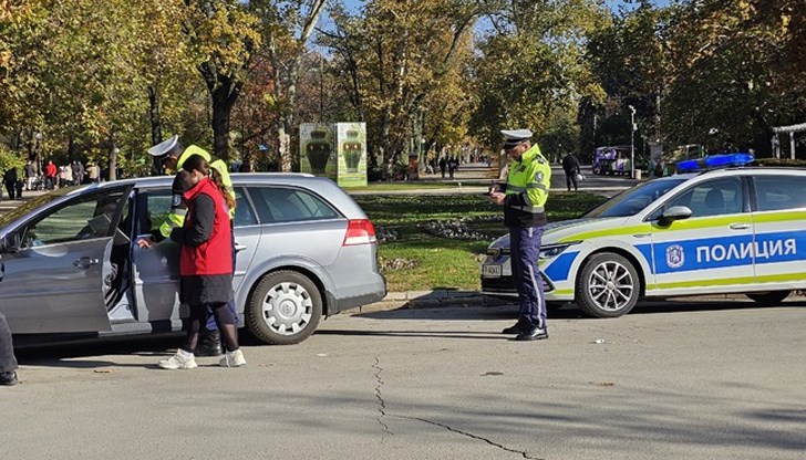 Полицаи и доброволци от БЧК излизат на улица "Плиска" в памет на жертвите от катастрофи