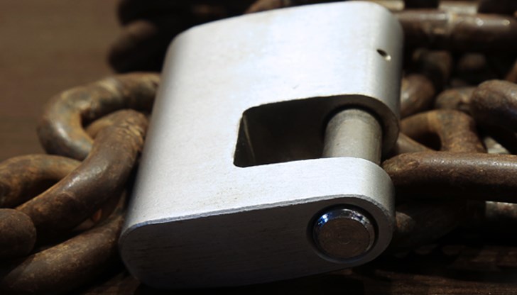 Полицията разследва серия от взломове, при които няма липсващи вещи