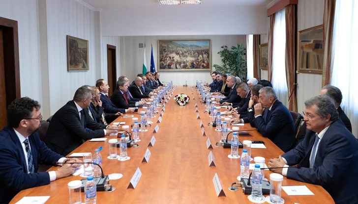 Държавният глава обсъди нови партньорства с Асоциацията на почетните консули