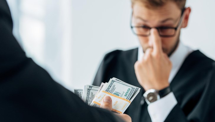 Журналистическо разследване разкри "фабрика за кухи фирми" у нас