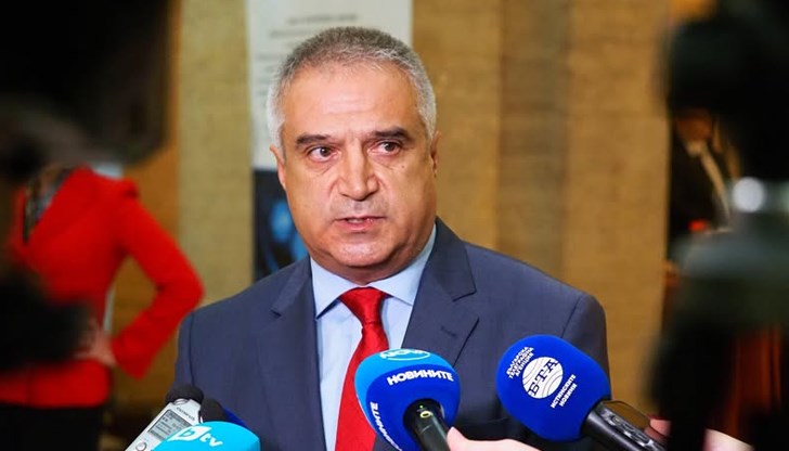 Румен Радев от АИКБ критикува липсата на диалог и растящия държавен дълг