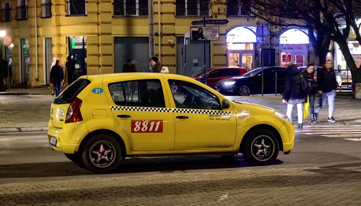 Старите апарати спират работа след полунощ, плащаме в две валути