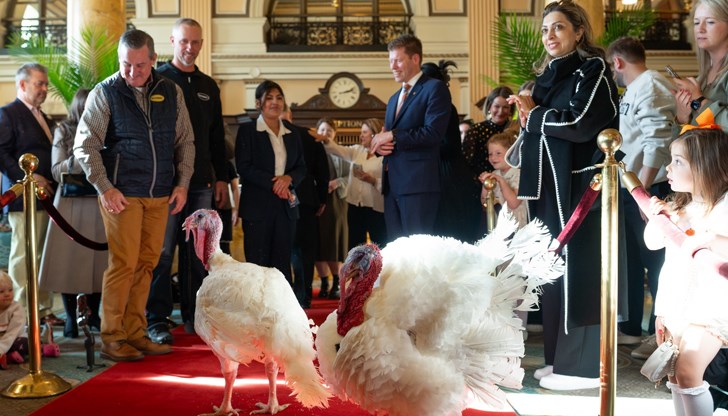 Президентът на САЩ нарече губернатор "дебел мърльо" и се пошегува с изпращане на птиците в затвор Президентът на САЩ нарече губернатор "дебел мърльо" и се пошегува с изпращане на птиците в затвор