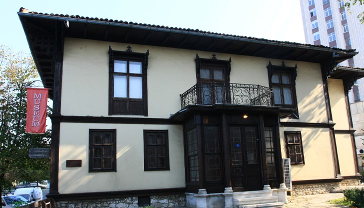 Мистични истории за любов, змейове и трагедии оживяват в Русе, Пловдив, Сливен и Варна Мистични истории за любов, змейове и трагедии оживяват в Русе, Пловдив, Сливен и Варна