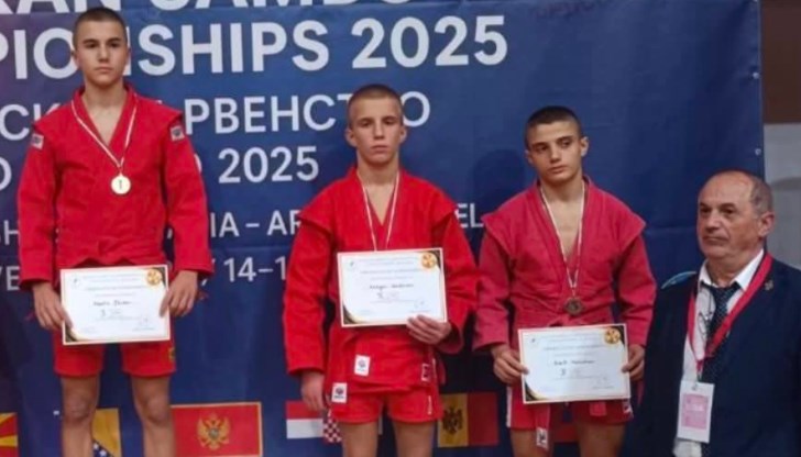 Русенският състезател се състезава в категорията на кадетите в Панагюрище