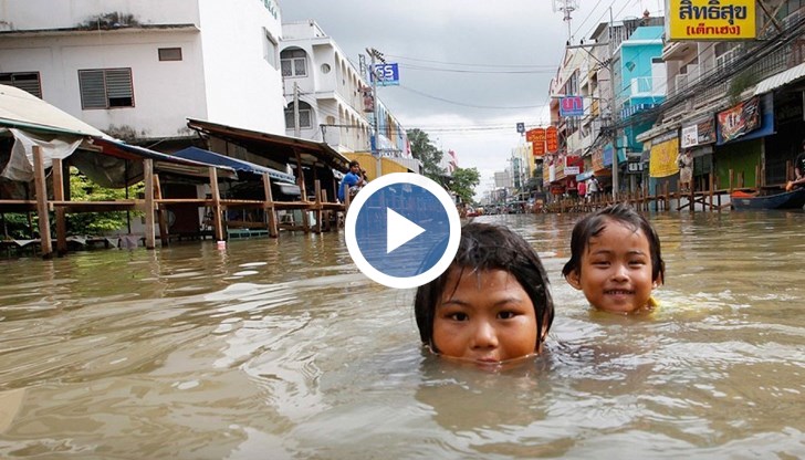 Рекордни валежи от 300 години насам потопиха Южен Тайланд