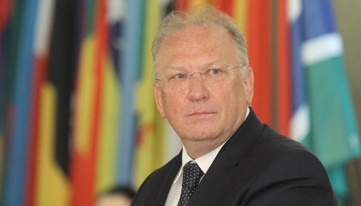 Новият дипломат е в системата на Министерството на външните работи от 40 години