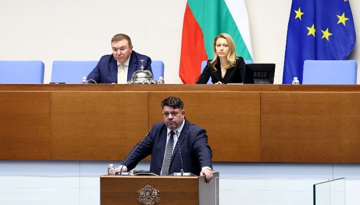 Останаха около 30 хиляди души, които нямат достъп до питейна вода, заяви вицепремиерът