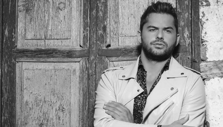 Изпълнителят е издъхнал в ръцете на съпругата си след тежък инфаркт Изпълнителят е издъхнал в ръцете на съпругата си след тежък инфаркт