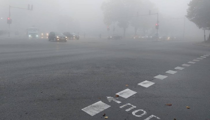 Ремонти стесняват ключови участъци от пътя за Бяла и Дунав мост, видимостта е намалена до 100 метра