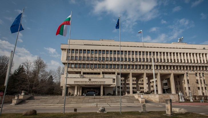 Министър Георг Георгиев разговаря с пострадалия журналист Владимир Перев Министър Георг Георгиев разговаря с пострадалия журналист Владимир Перев