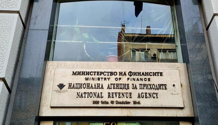 Той заменя Румен Спецов, който поема управлението на "Лукойл" Той заменя Румен Спецов, който поема управлението на "Лукойл"