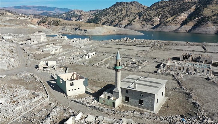 Старият Каракурт се превърна в туристическа атракция край пътя Карс – Ерзурум Старият Каракурт се превърна в туристическа атракция край пътя Карс – Ерзурум