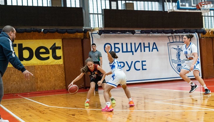 Ръководството на клуба пита Георги Глушков защо млада състезателка играе в София без платени права Ръководството на клуба пита Георги Глушков защо млада състезателка играе в София без платени права