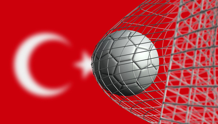 Играчи от Галатасарай и Бешикташ са в списъка, президент на