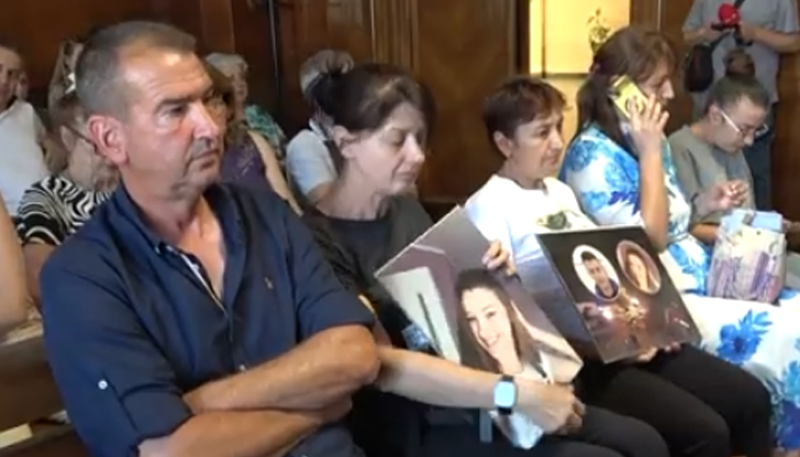 Сестрата на загиналата Деница: Това е подигравка с всички потърпевшиЗащитата