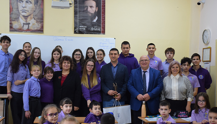 Ученици номинираха 20 преподаватели с трогателни видеа, а победителите получиха