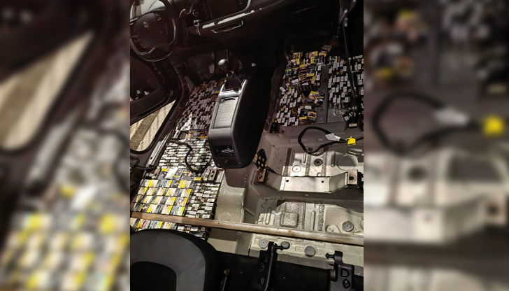 Цигарите били укрити във фабричните кухини на превозните средстваНад 100