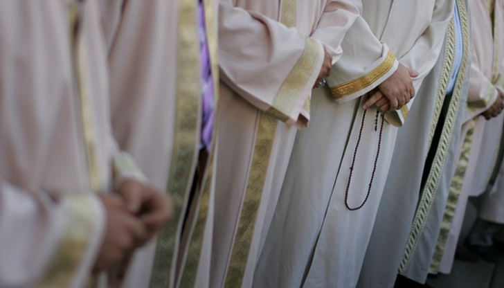 Складирали кокаин и канабис в църква, един от свещениците е