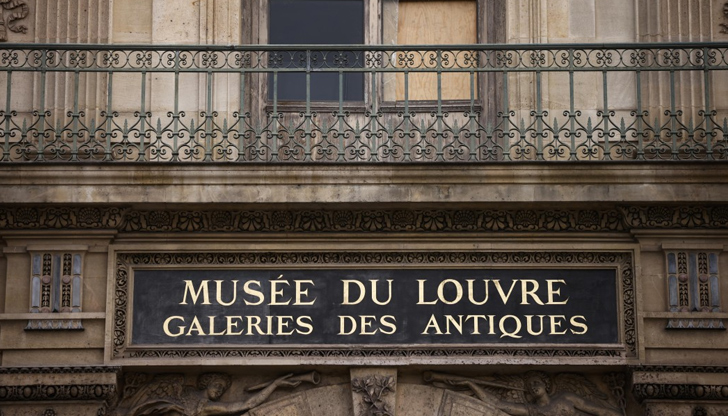 Откраднатите скъпоценности от Лувъра за 88 милиона евро все още
