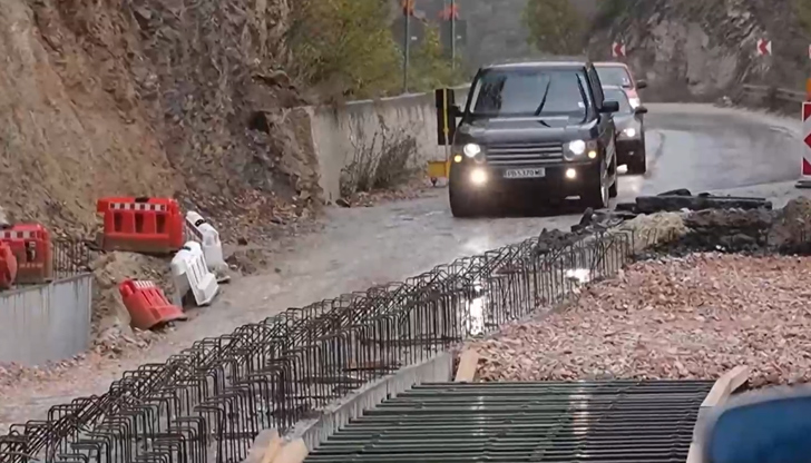 По отсечката ще могат да преминават само леки автомобили до