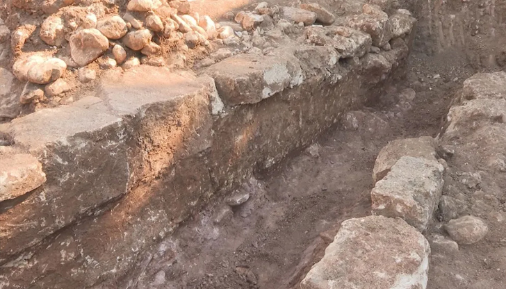 Уникалният археологически обект е зазимен под чували с пясък, докато