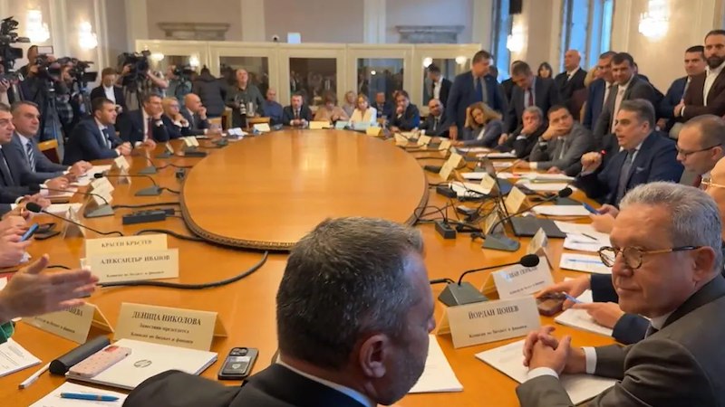 1860 евро минимална заплата за лекар, медицинските сестри ще получават