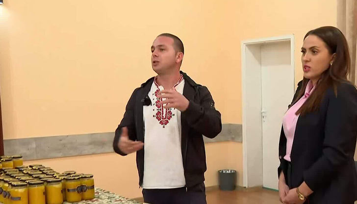 Здравко Димитров от Враца дари мед на стойност над 15