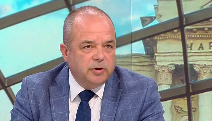 Той смята, че правителството има възможност да избегне криза с