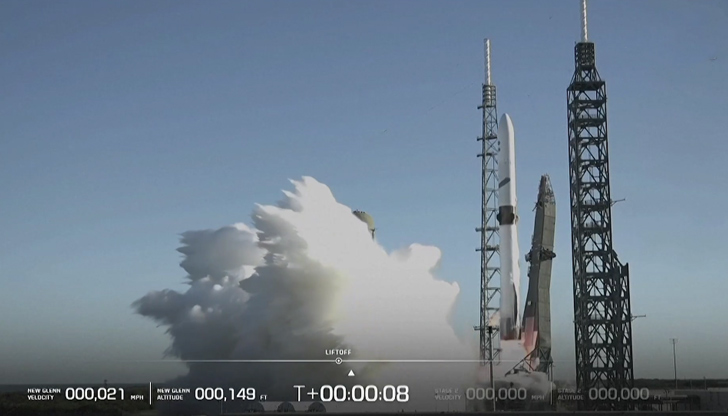 32-етажната ракета стартира успешно с двигателите ВЕ-4 от Кейп КанавералКомпанията