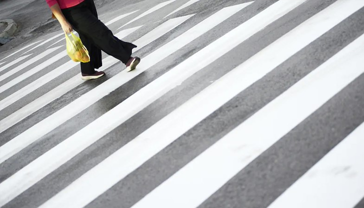 Пострадалият е транспортиран до болница в Кърджали, състоянието му не