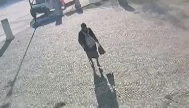 Мъжът се дегизирал с перука и грим, но опитът да