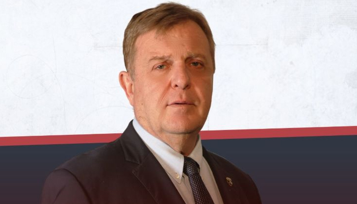 Според лидера на ВМРО управляващите са готови да сринат държавата