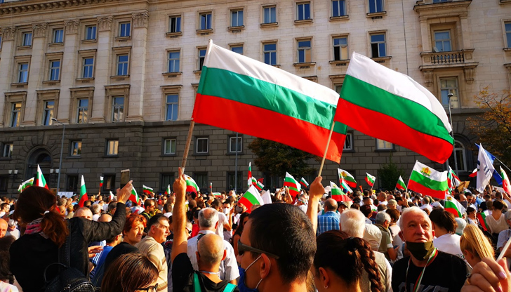 Протести на ВМРО и ПП-ДБ заграждат парламента в ключов ден