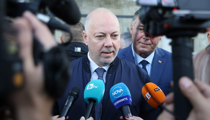 Преди дни Деница Сачева обяви, че пари за това не