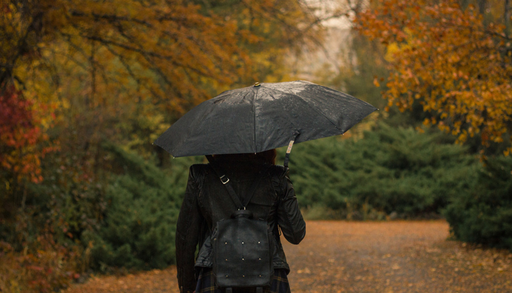 Температурите падат с 5-10 градуса, валежи в цялата странаВторникът ще
