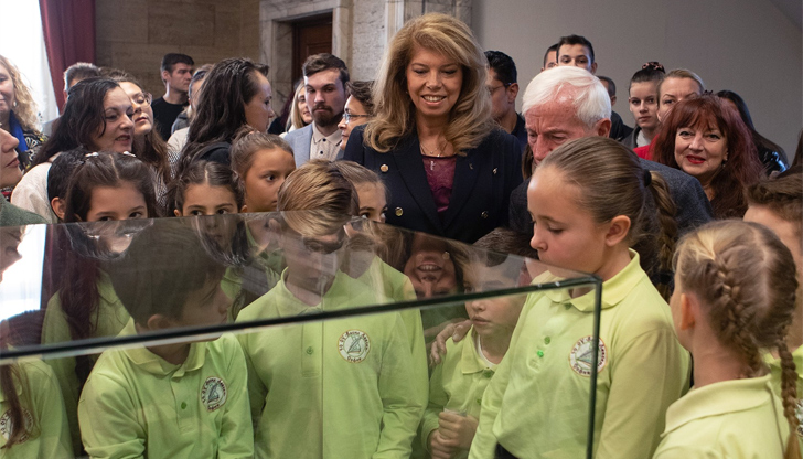 Те всеки ден будят за светлина, добрини, знание и прогрес,