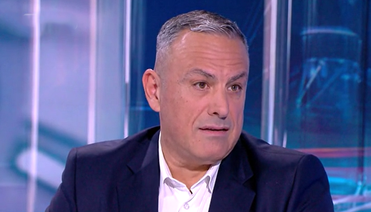 Водещият на bTV говори за 22 години в ефир, поезията