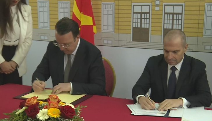 След над 100 години забавяне двете държави официално се ангажираха