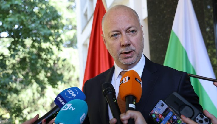 Премиерът разпореди денонощен мониторинг в Симитли, укрепват скъсана дига на