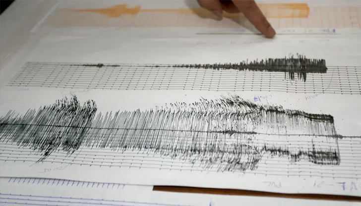 Според проф. Сюлейман Пампал причината е земетръсна буря по линията