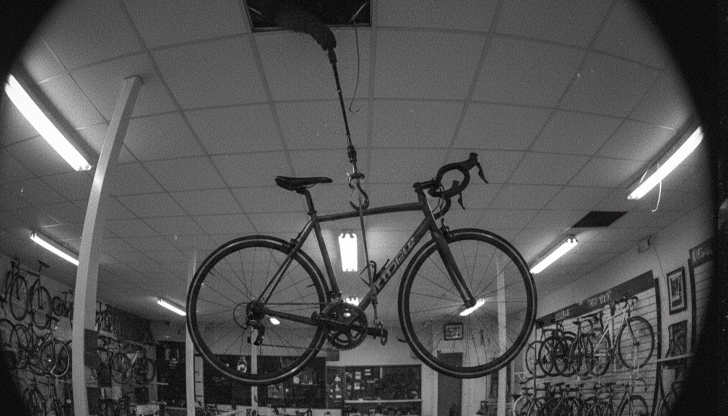 Петима души са арестувани за кражба на 12 колела на